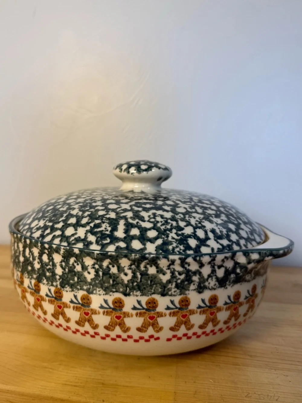 Folkcraft‎ Tienshan Round Covered 2qt Casserole Ceramic Dish Gingerbread Holiday